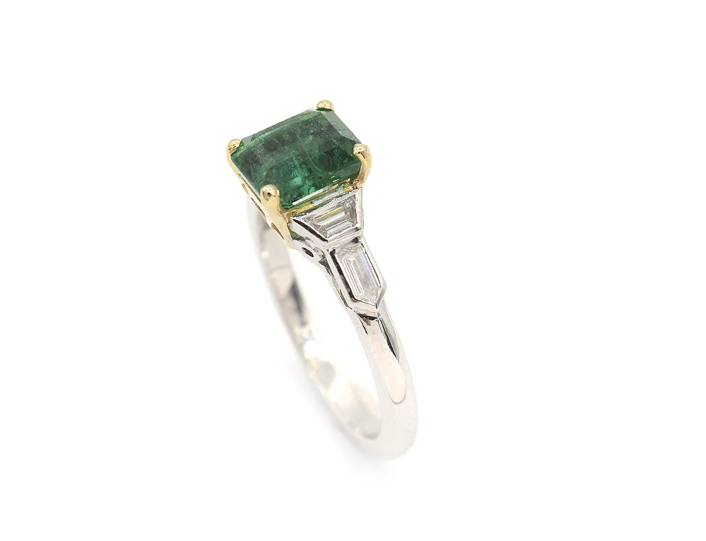 Solitaire Création Benoit Joaillier "Taille Emeraude" Émeraude et Diamant - Image 3