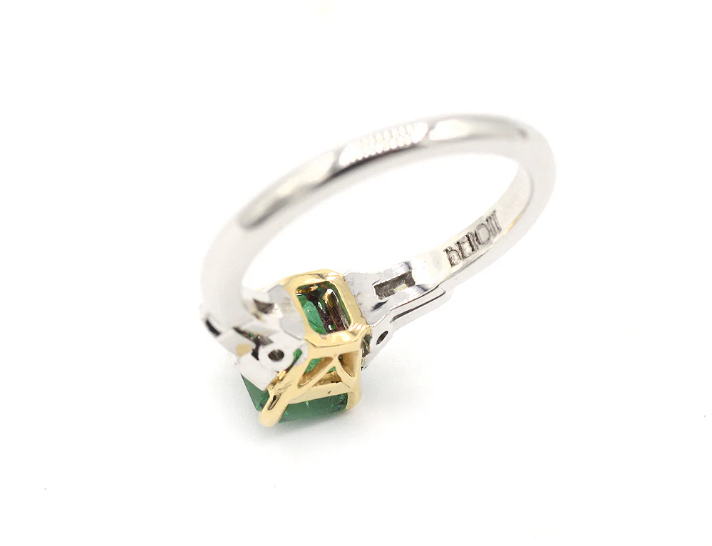Solitaire Création Benoit Joaillier "Taille Emeraude" Émeraude et Diamant - Image 4
