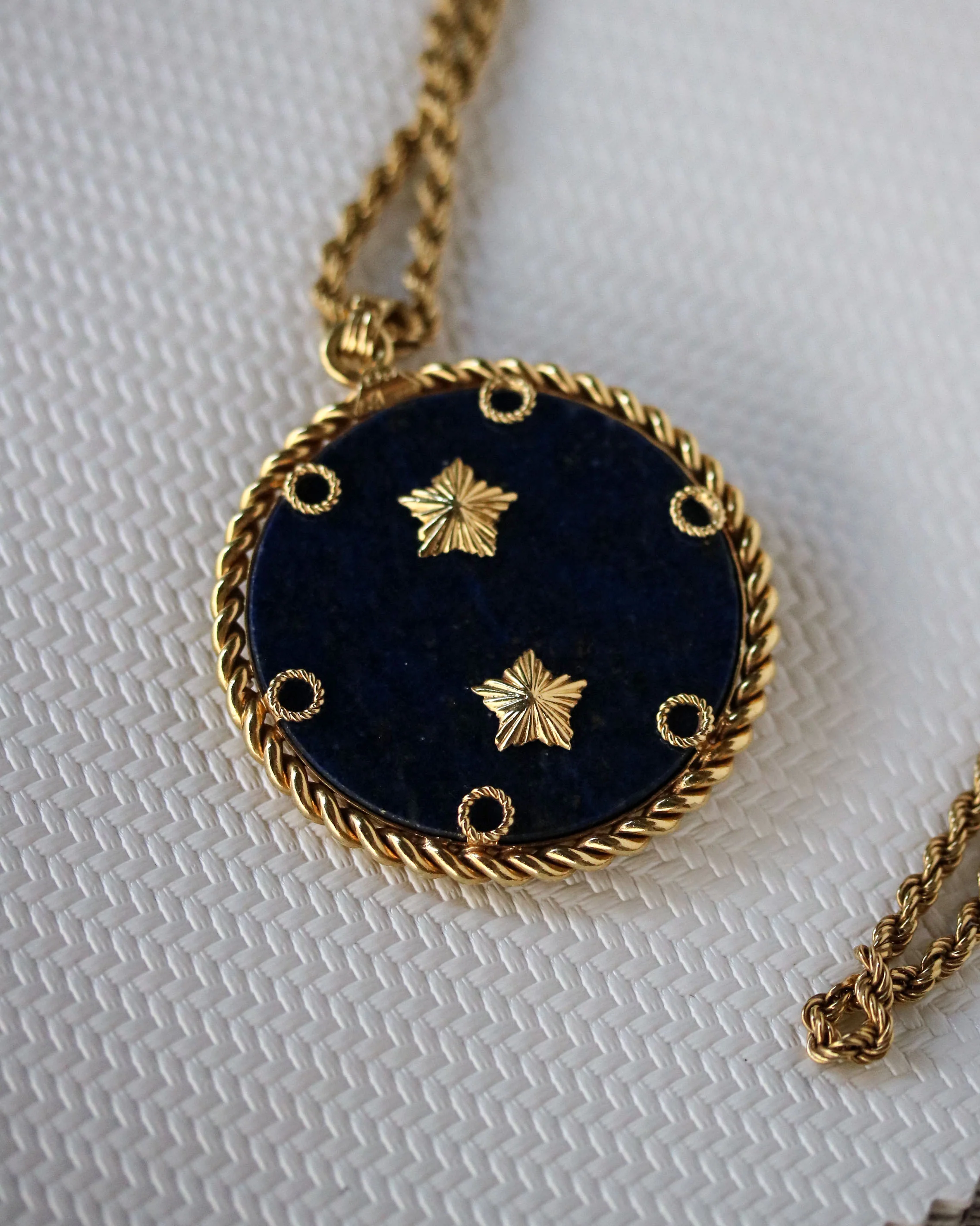 Médaille signe Zodiaque Taureau signé Van Cleef & Arpels - Image 3