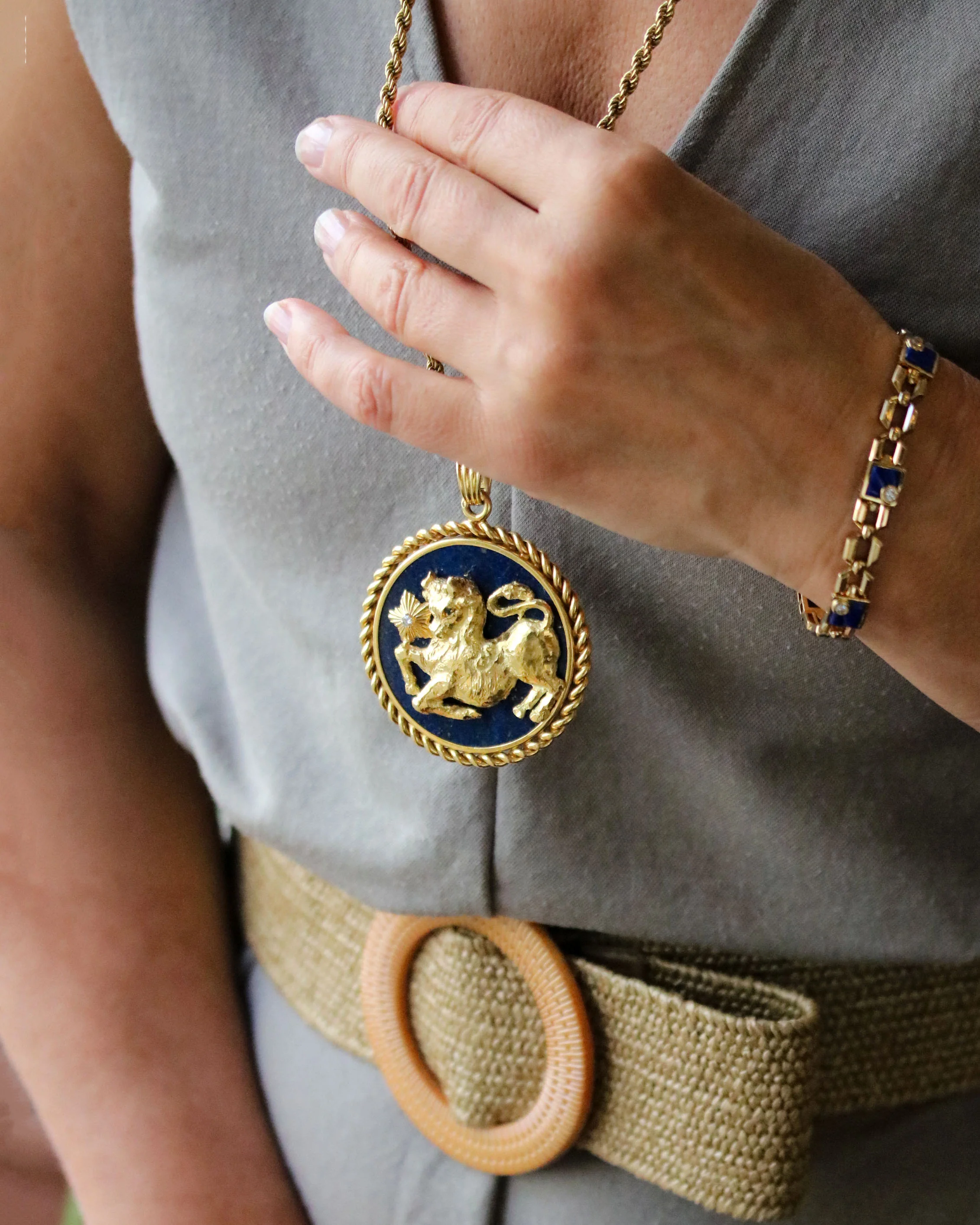 Médaille signe Zodiaque Taureau signé Van Cleef & Arpels - Image 7
