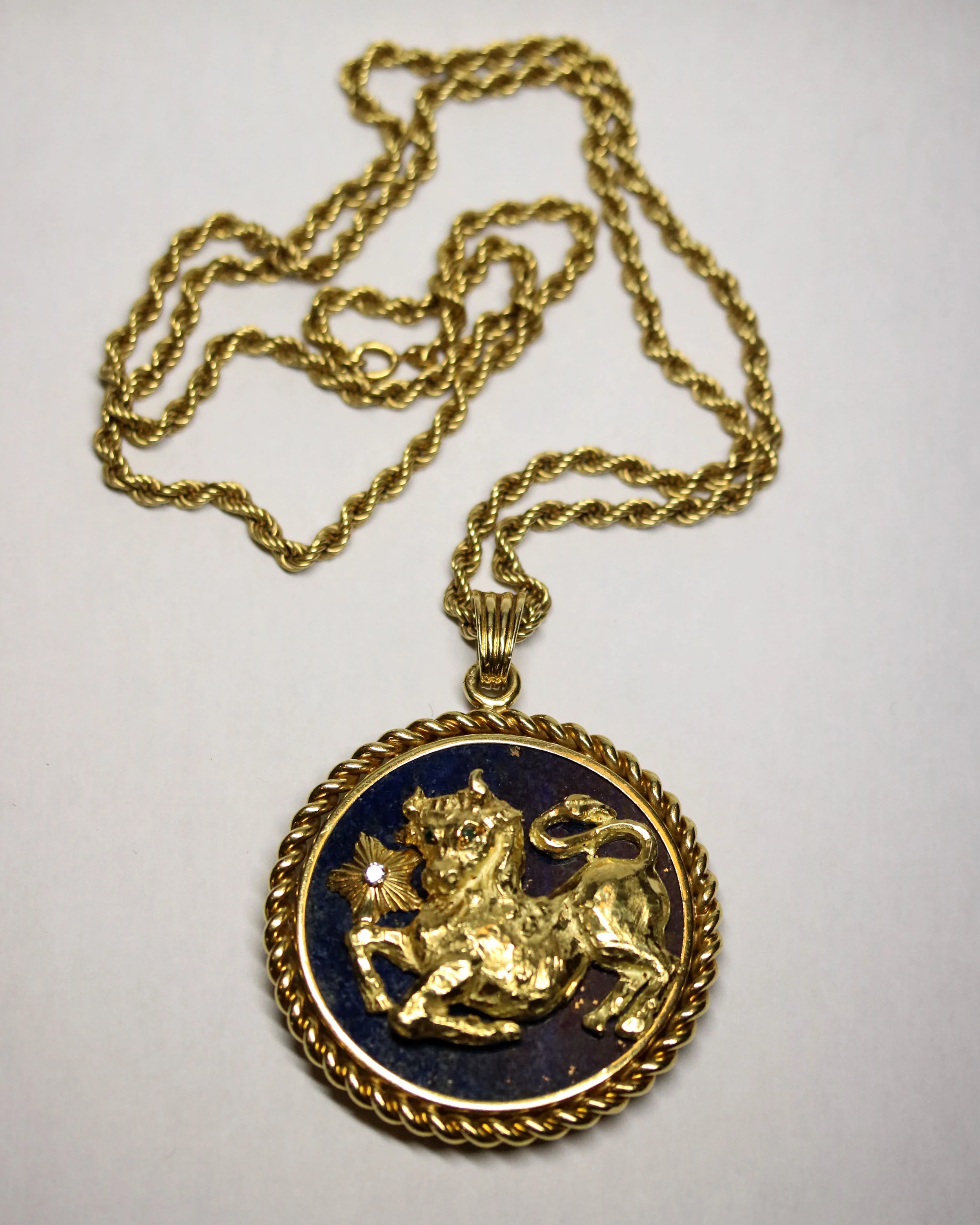 Médaille signe Zodiaque Taureau signé Van Cleef & Arpels - Image 8