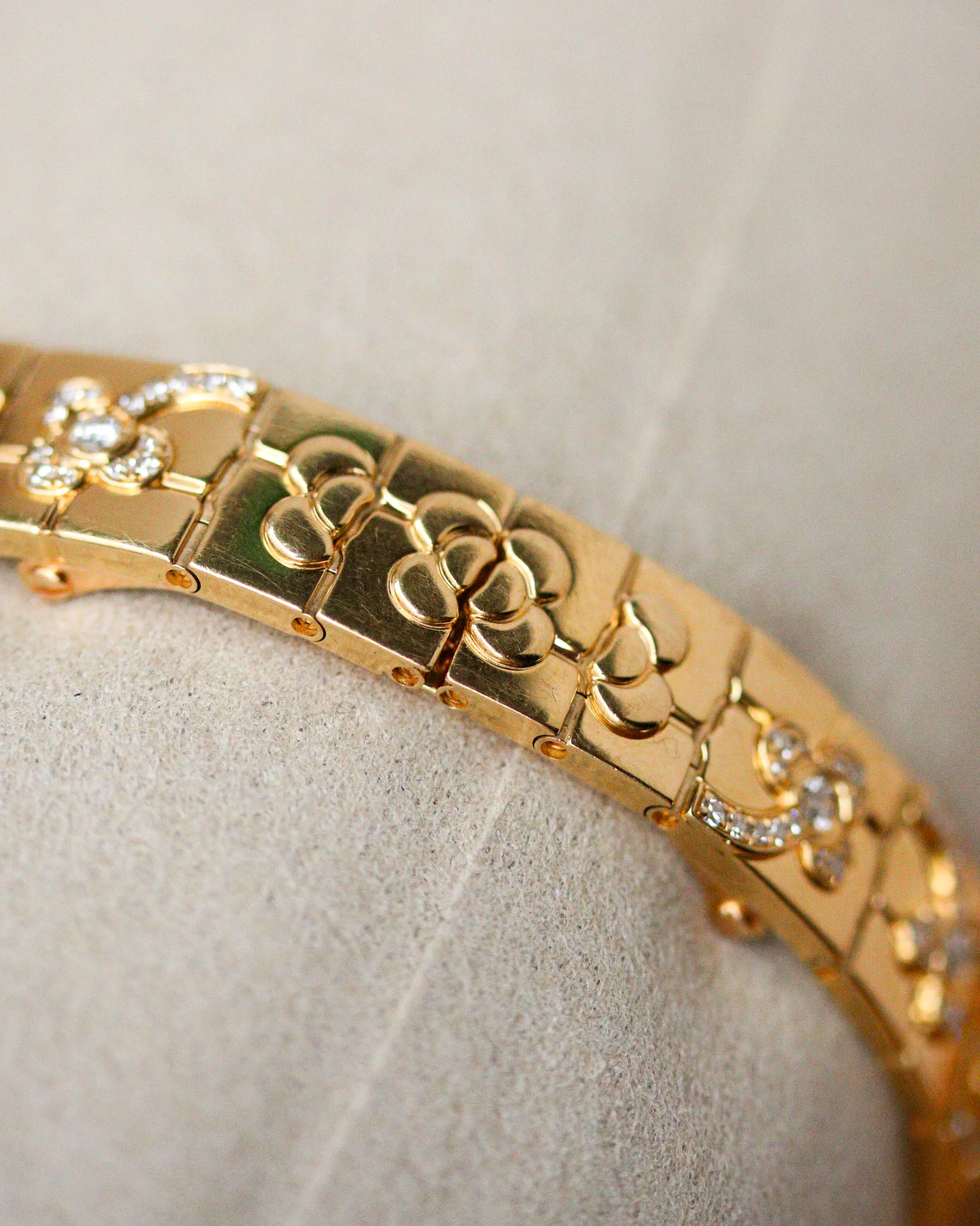 Montre Mini Panthère Fleurs Or Jaune et Diamant signe Cartier - Image 6