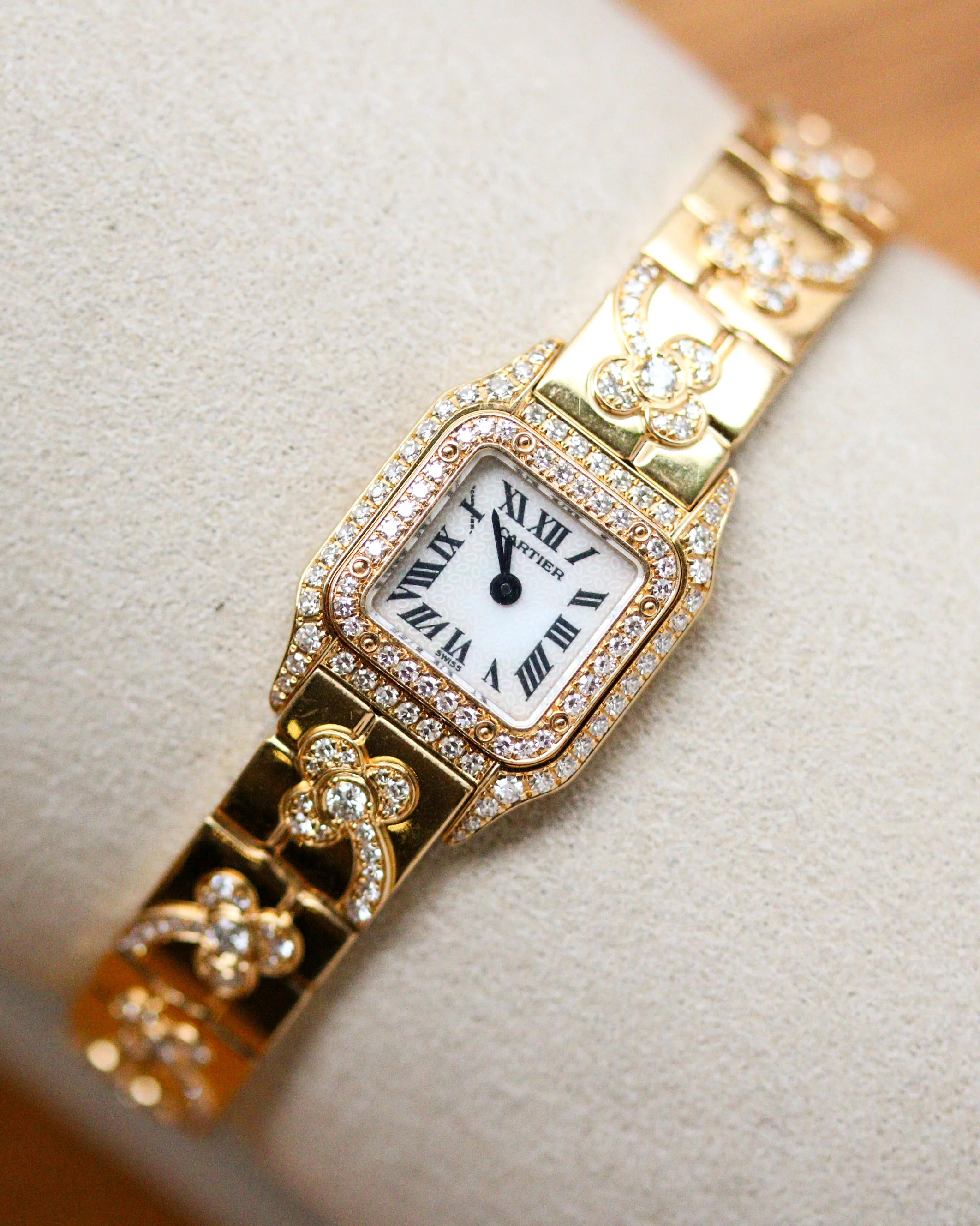 Montre Mini Panthère Fleurs Or Jaune et Diamant signe Cartier - Image 7