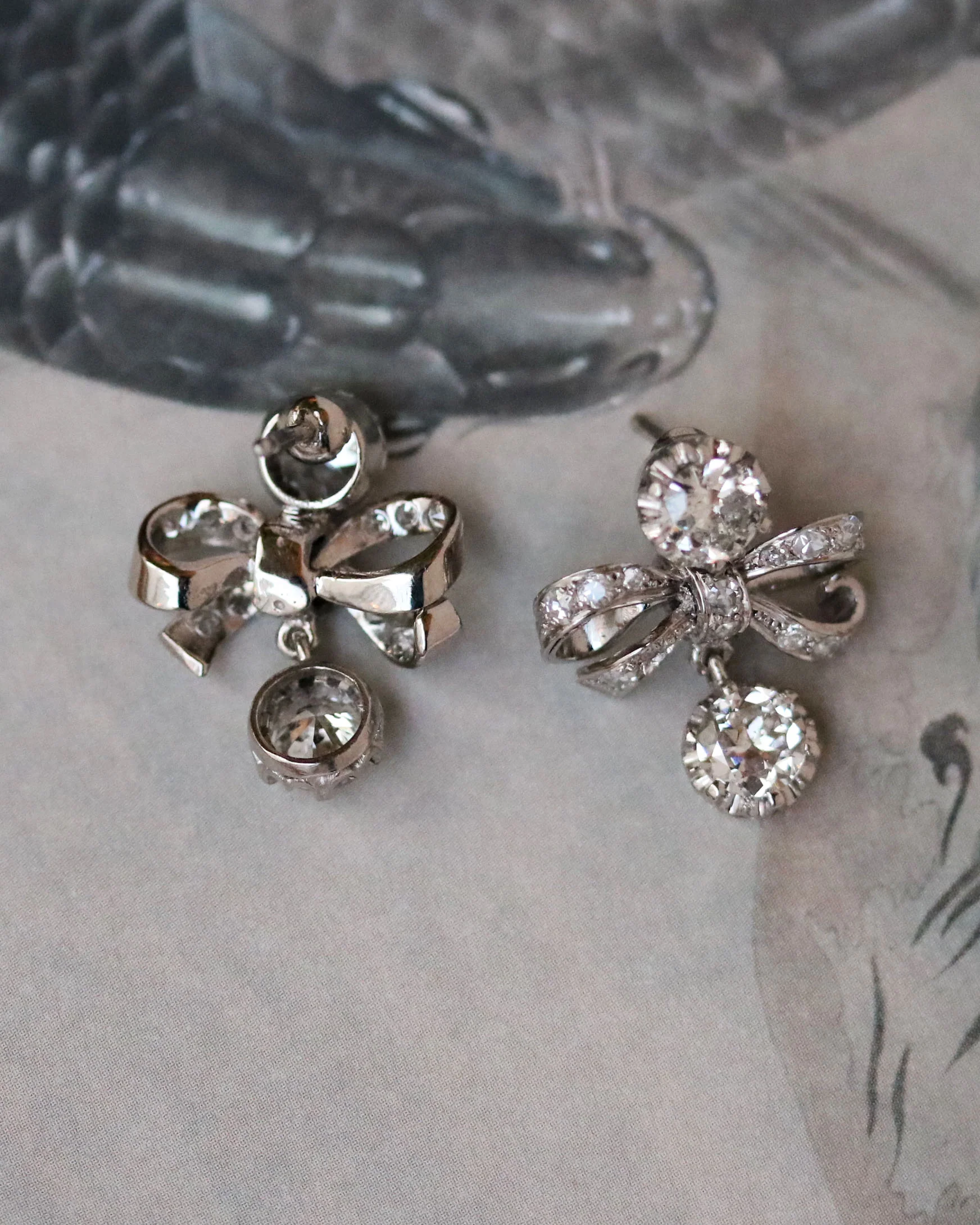 Paire de Boucles d'Oreilles Forme "Nœud" Diamants - Image 3