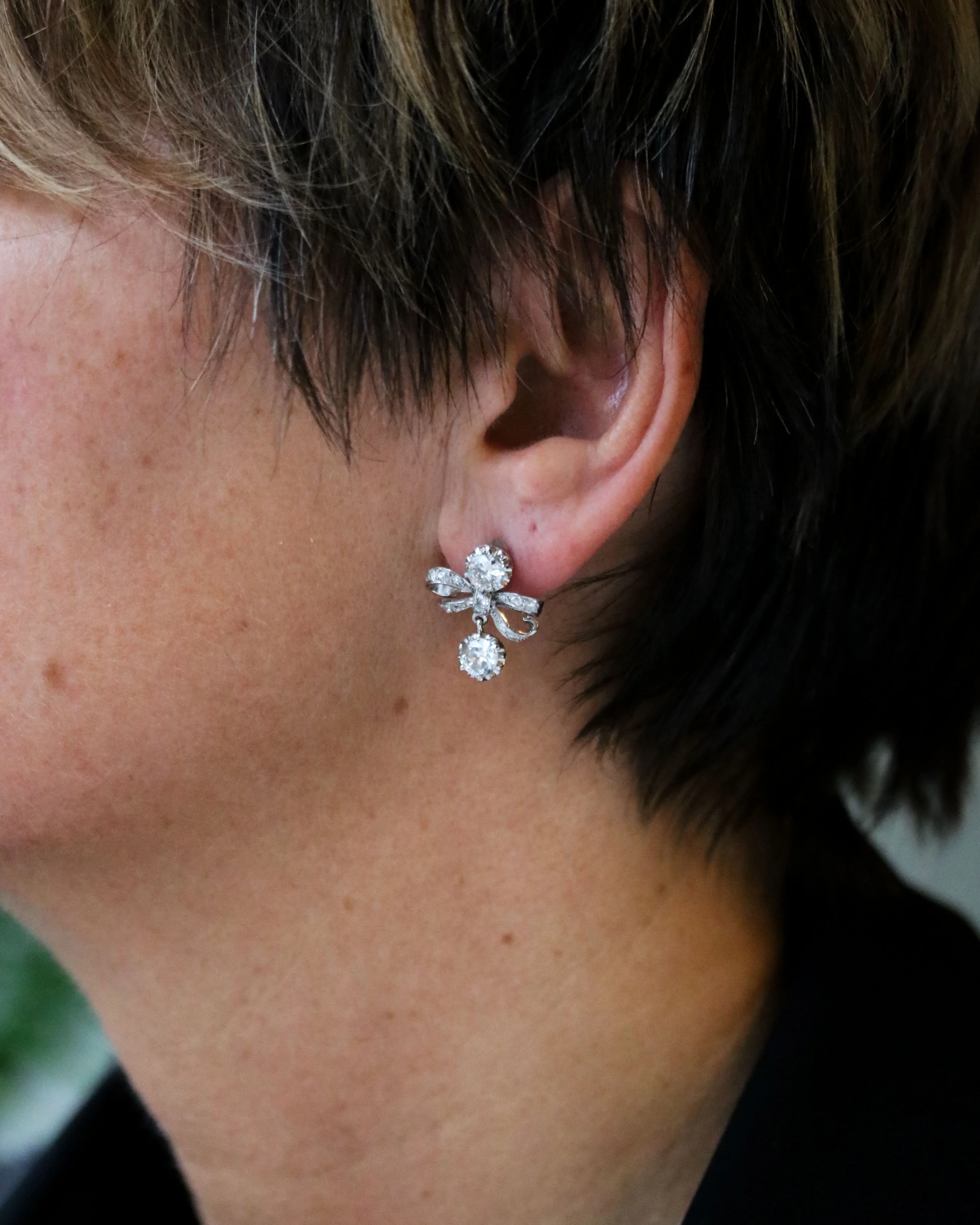 Paire de Boucles d'Oreilles Forme "Nœud" Diamants - Image 4