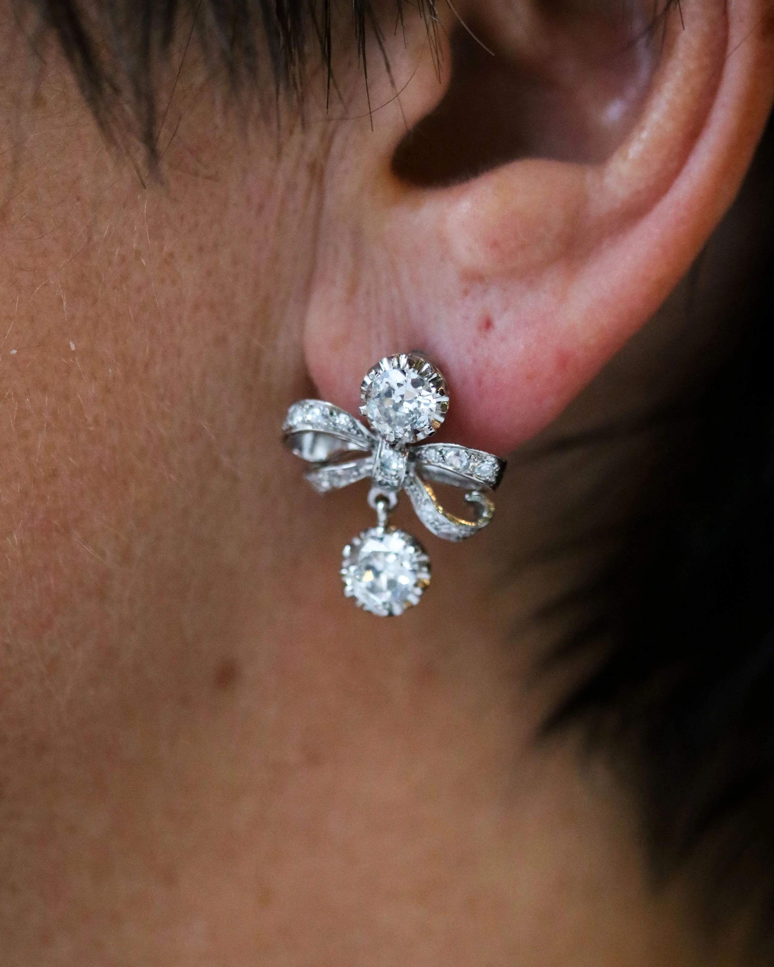 Paire de Boucles d'Oreilles Forme "Nœud" Diamants - Image 5