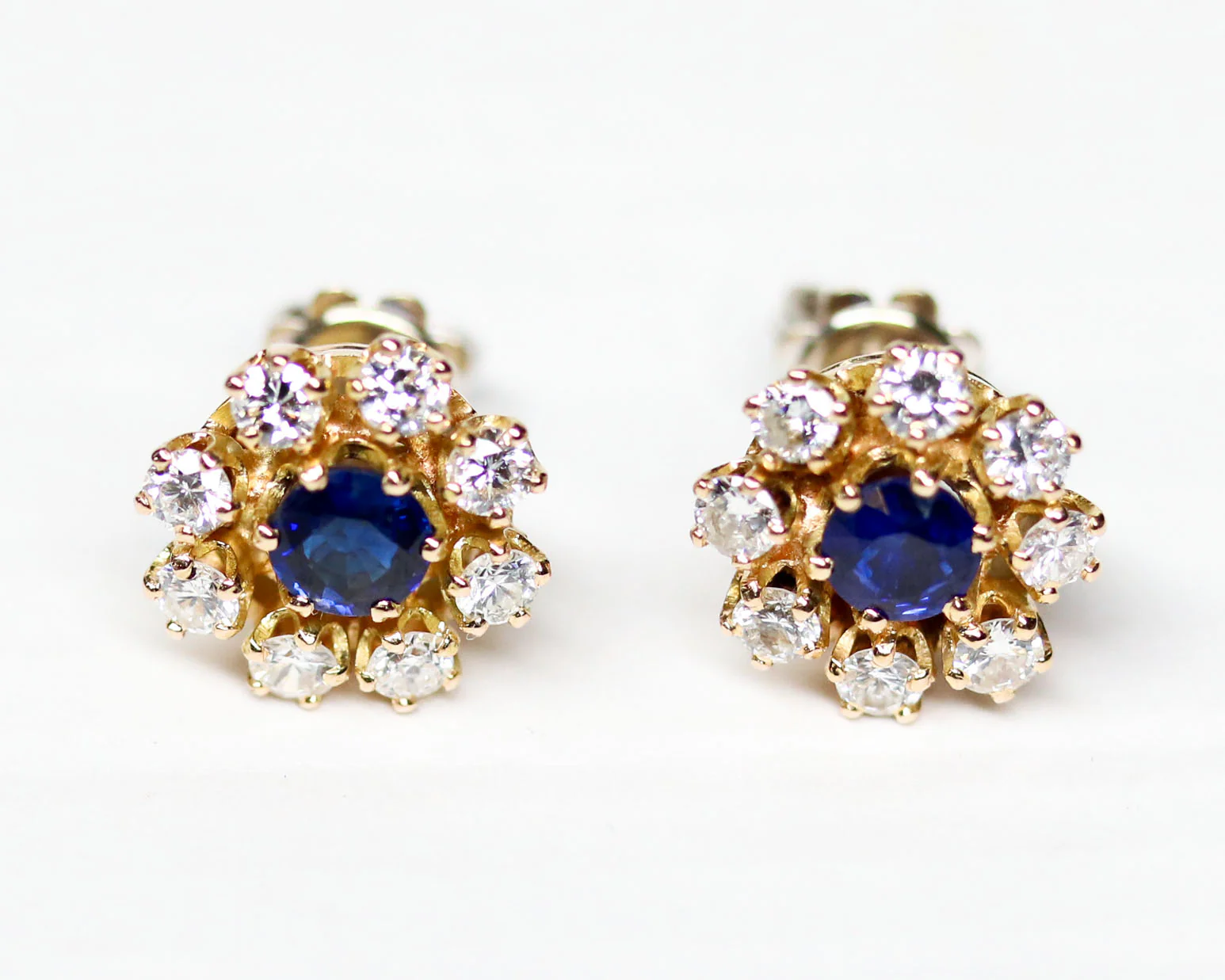 Paire de Boucles d'Oreilles Marguerite Saphir et Diamants - Image 5