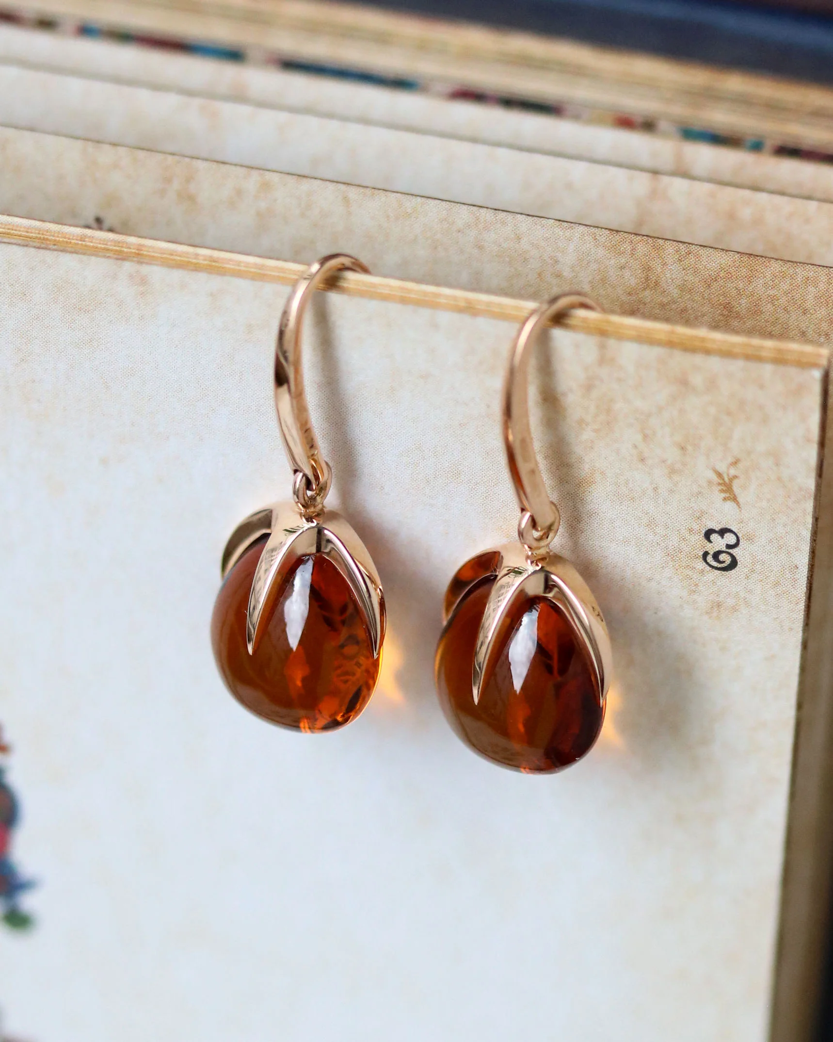 Paire de Boucles d'Oreilles signées "Pomellato" Or rose et Quartz de Madère - Image 4