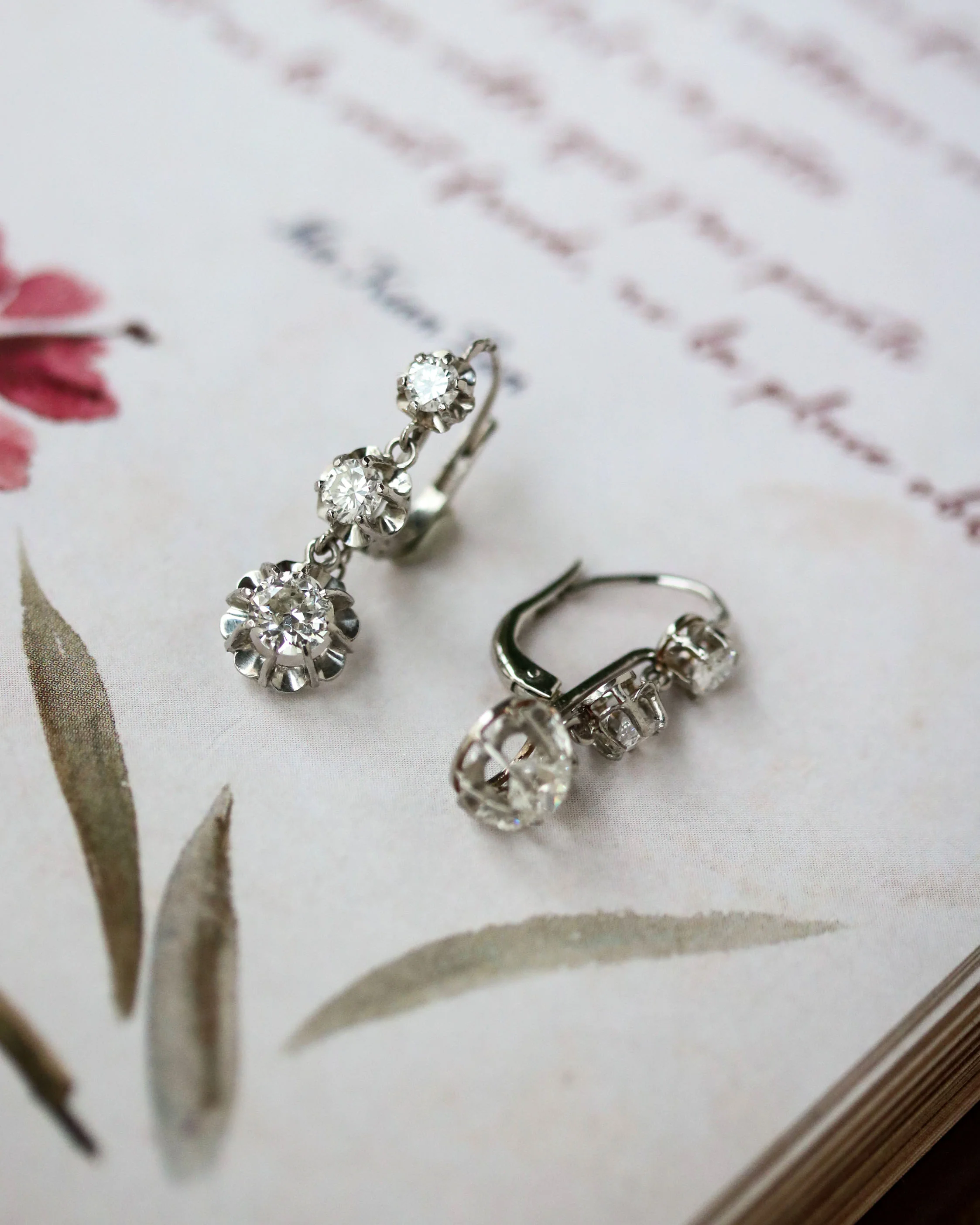 Paire de Dormeuses Pendantes Diamants, Or et Platine - Image 8