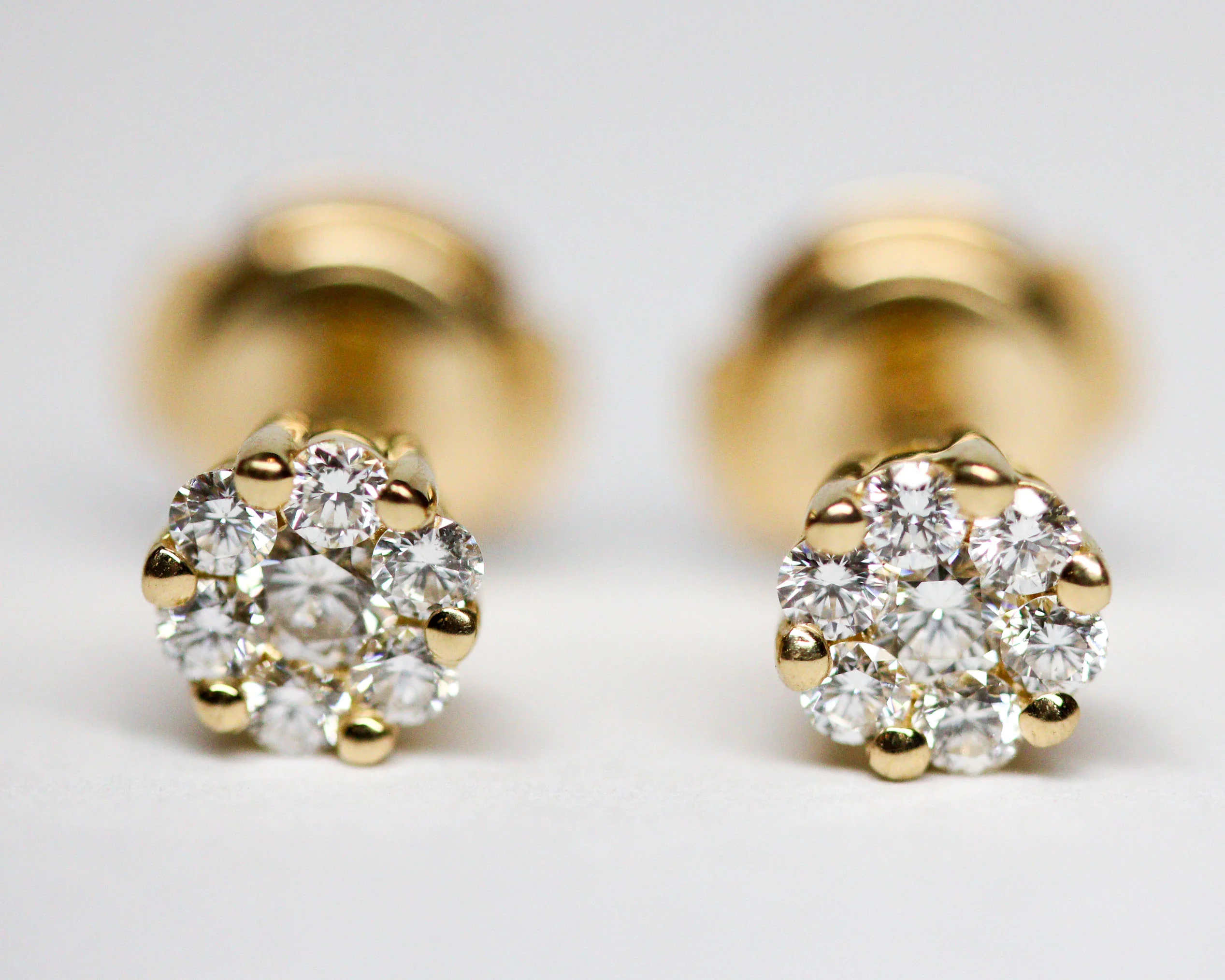 Paire de Puces d'oreilles Marguerite Or Jaune et Diamants - Image 5