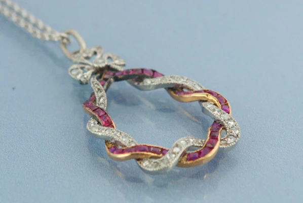 Pendentif Art déco Diamants et Rubis