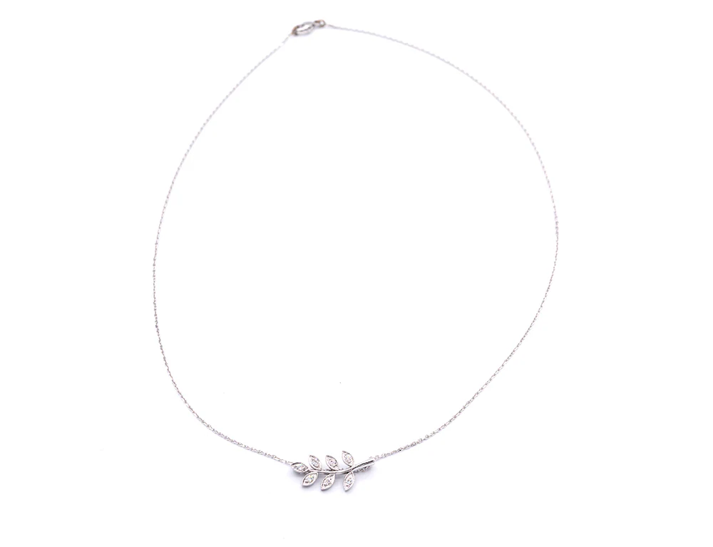 Pendentif Création Benoît Joaillier "Laurier" or blanc - Image 2