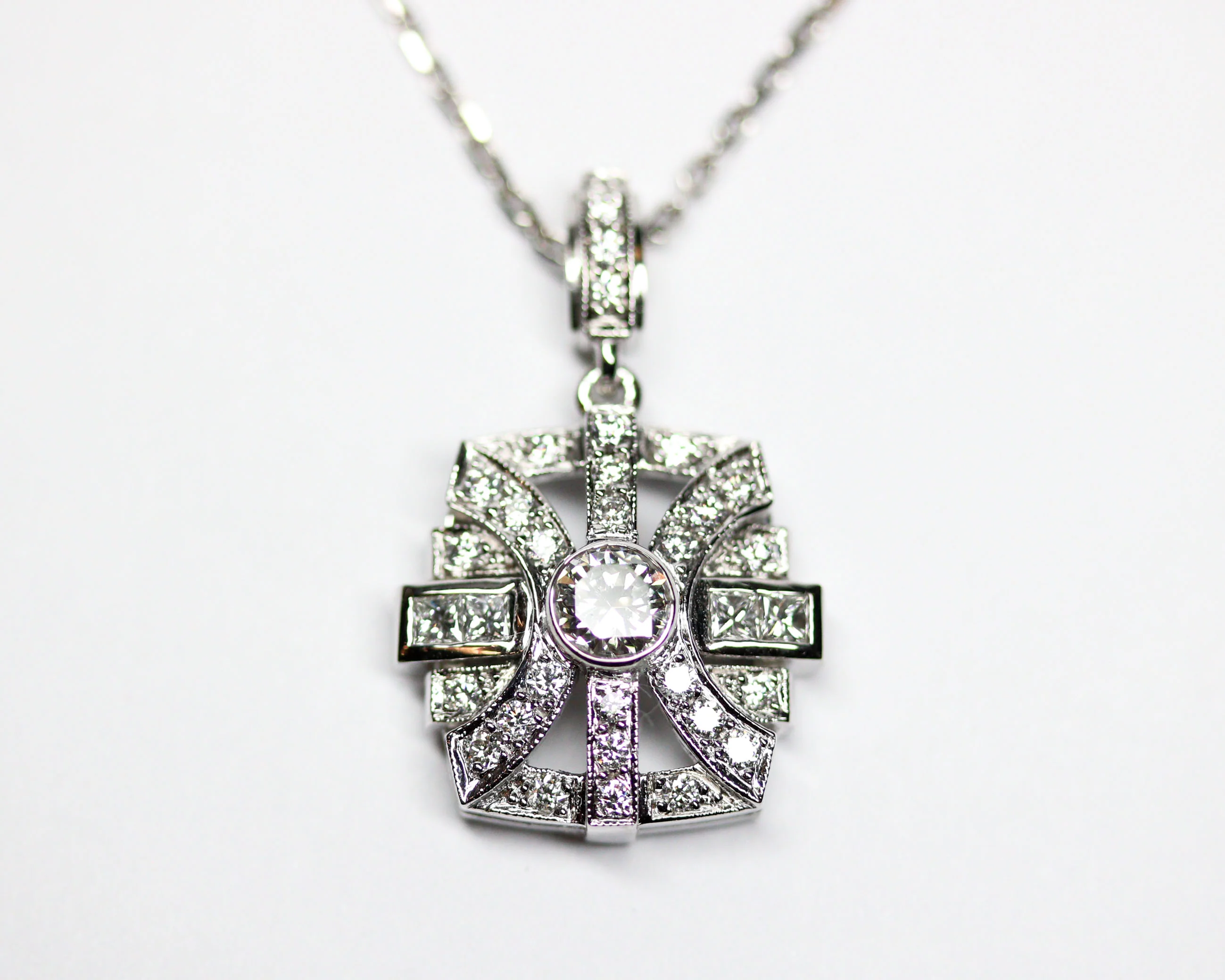 Pendentif Création Benoît Joaillier "Rectangle Ajouré" Diamants - Image 6