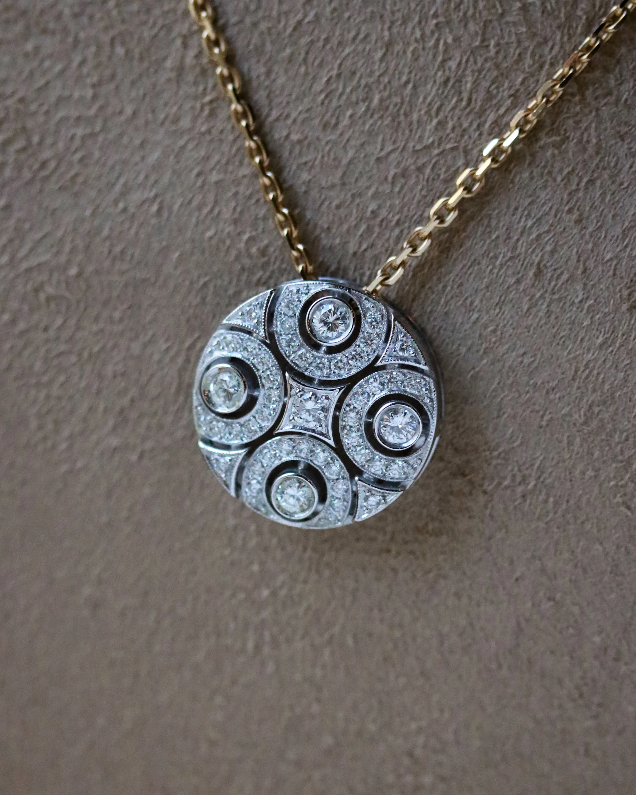 Pendentif Création Benoit Joaillier "Rond Style Art Déco Or blanc et Diamants" - Image 2