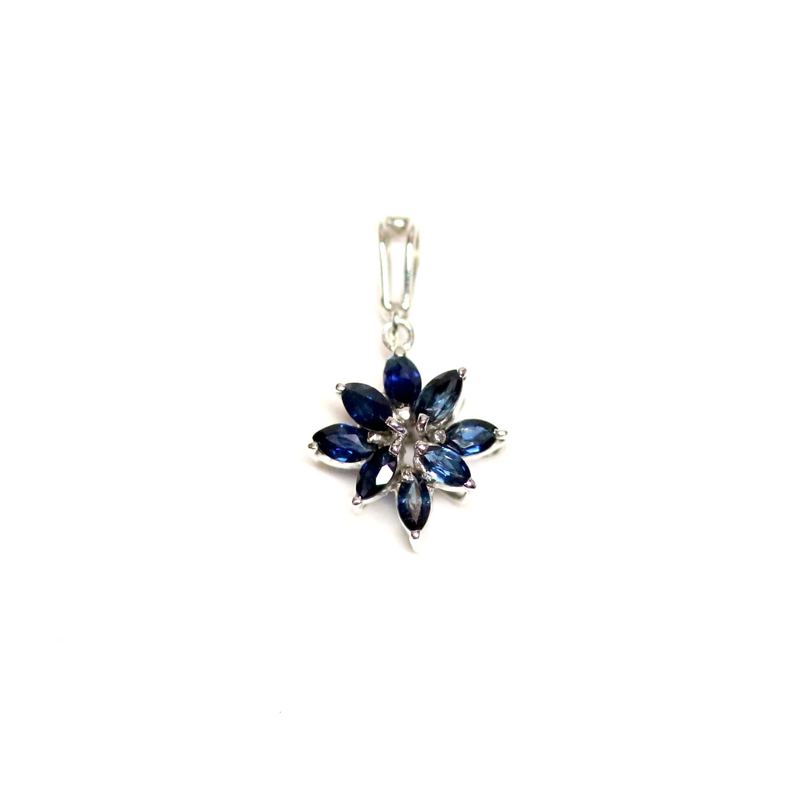 Pendentif Fleur Or Gris et Saphirs Navette - Image 4