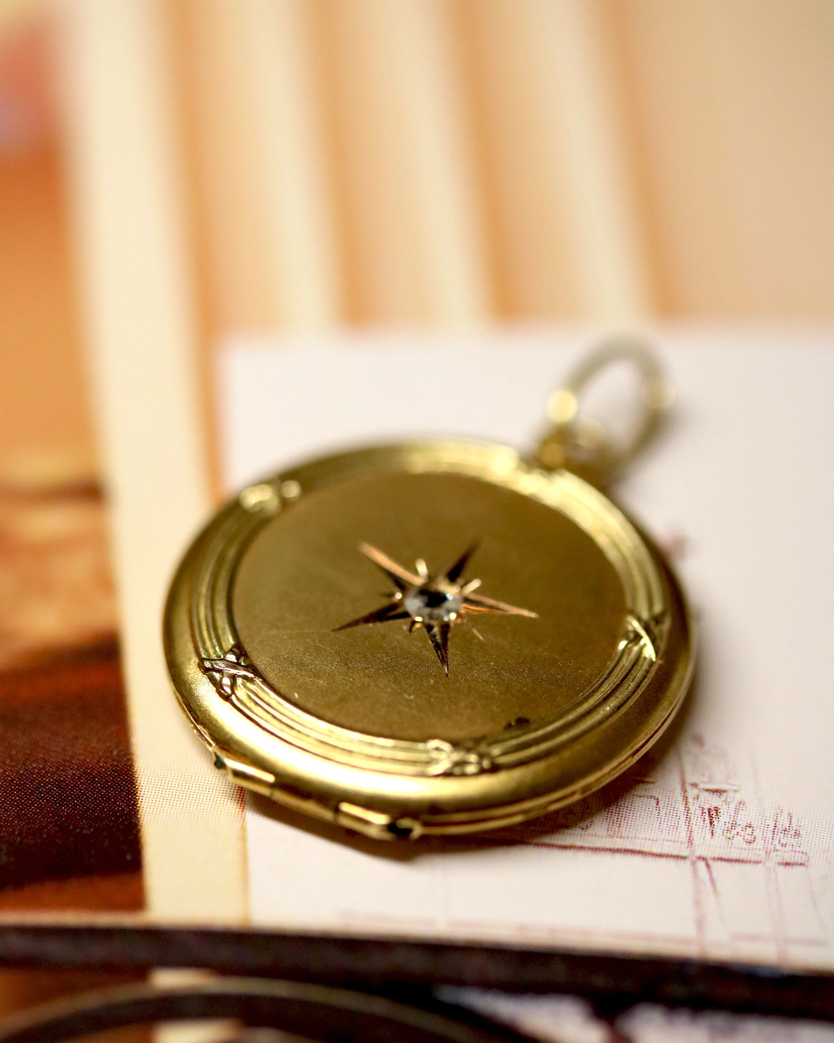 Pendentif Ouvrant Rond et Diamant