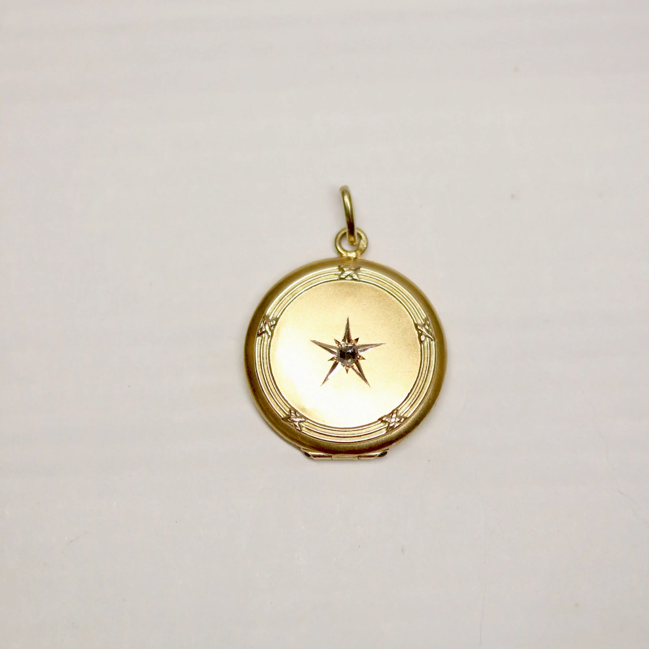 Pendentif Ouvrant Rond et Diamant - Image 5