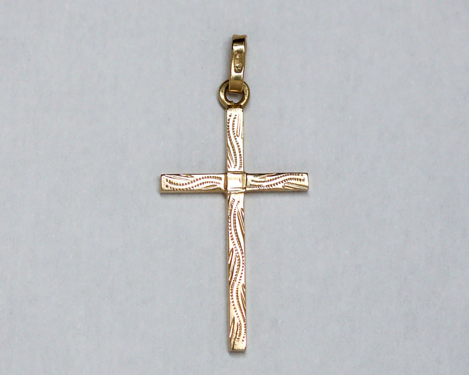 Pendentif Petite Croix Latine Ciselée Or jaune - Image 3