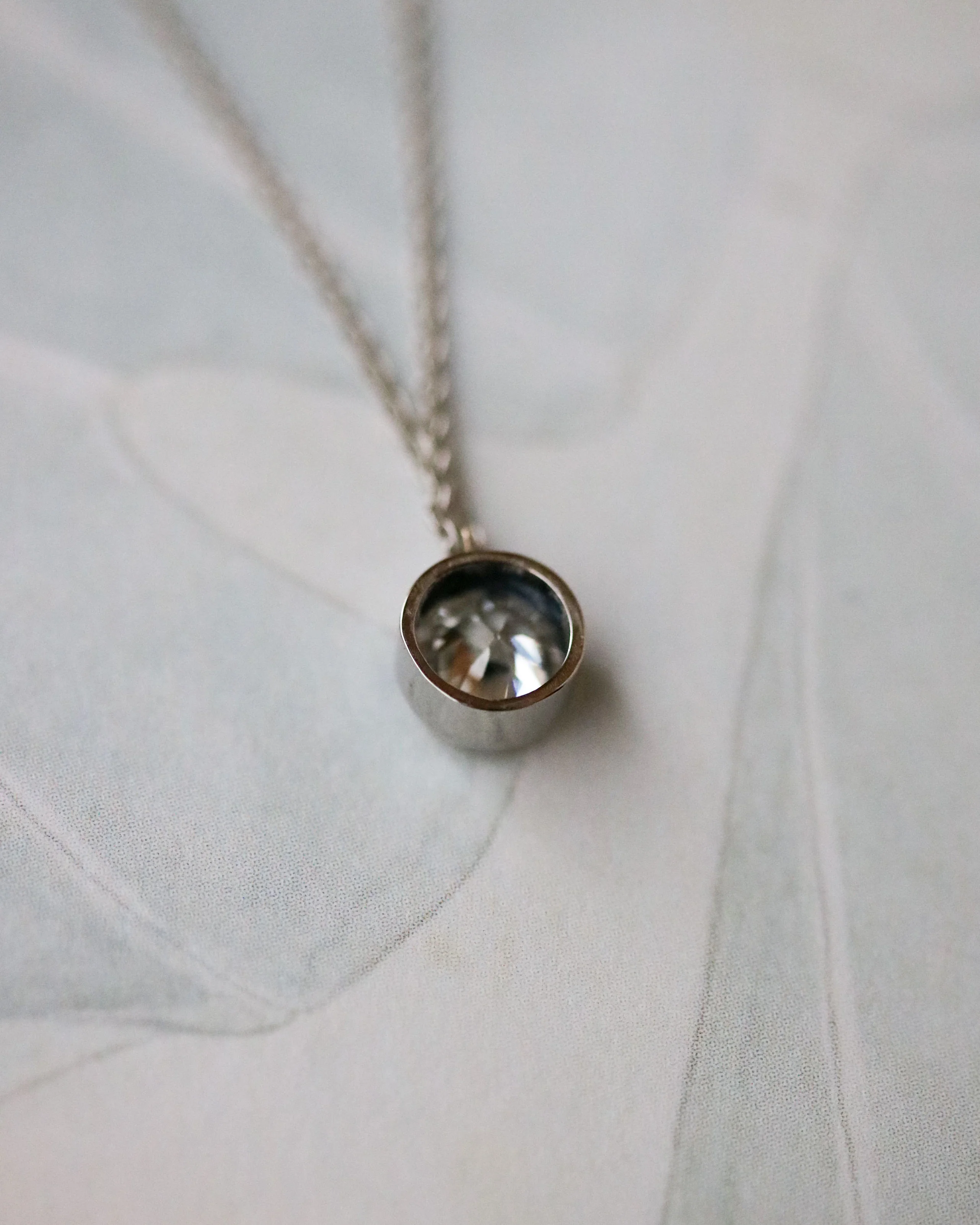Pendentif Solitaire Or Blanc et  Diamant "Les Recyclés" 38 cm - Image 4