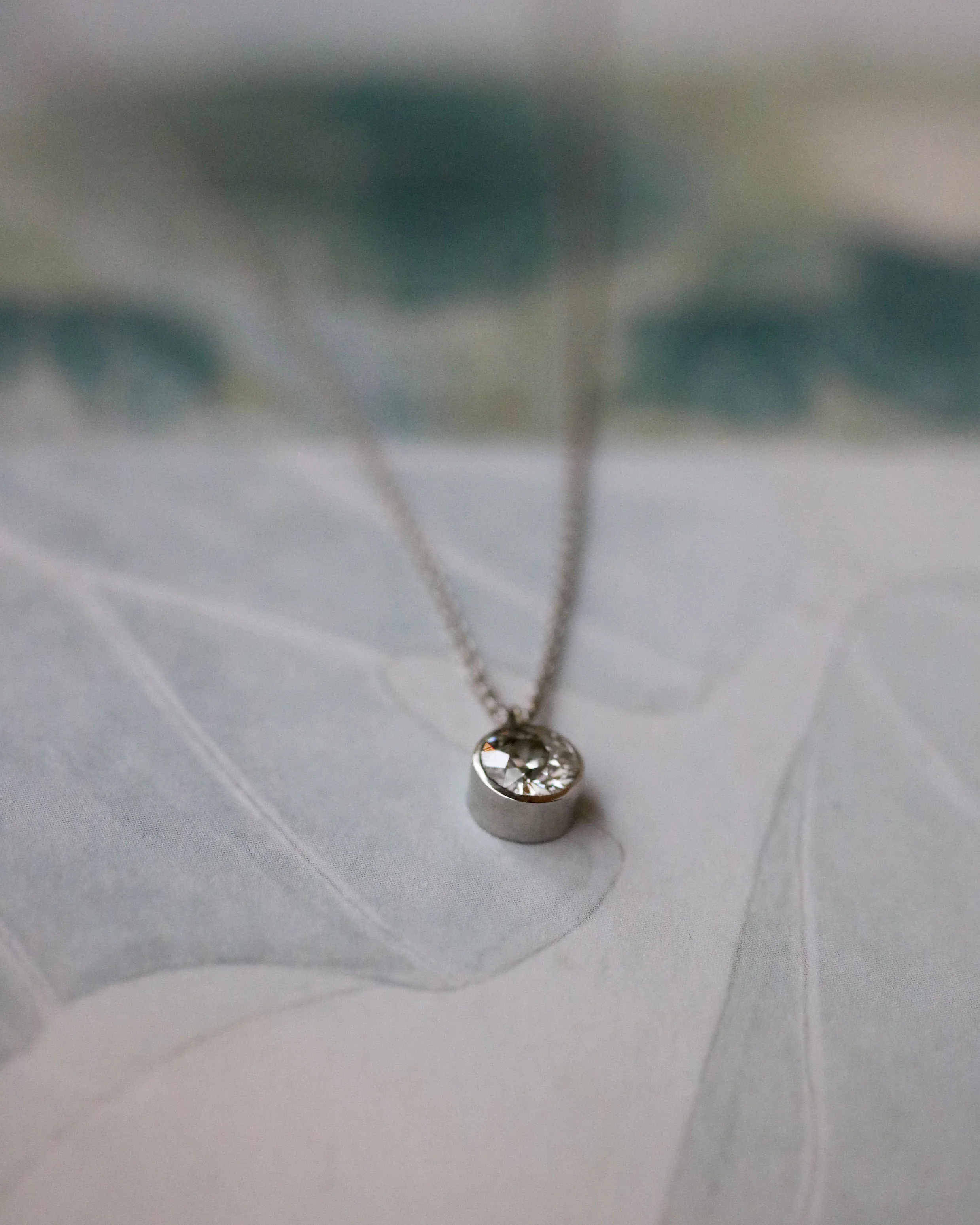 Pendentif Solitaire Or Blanc et  Diamant "Les Recyclés" 38 cm - Image 5