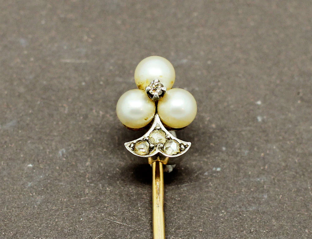 Pique à Cravate Trèfle Perles