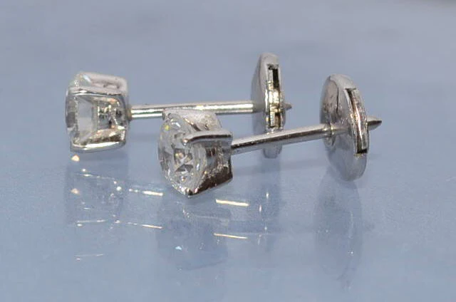 Puce d'oreille diamants 1 carat - Image 2