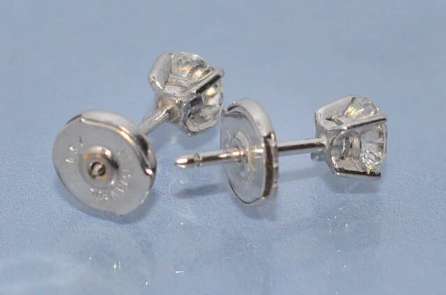 Puce d'oreille diamants 1 carat - Image 3