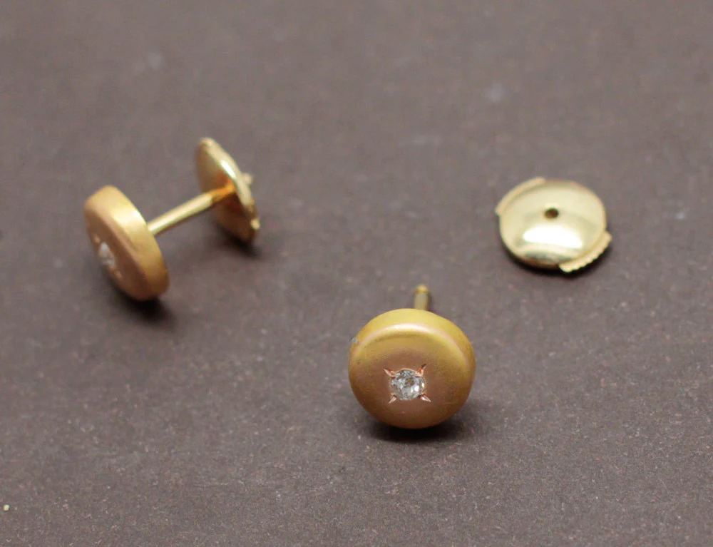 Puces d'Oreilles XIXe Or Brossé et Diamants - Image 3