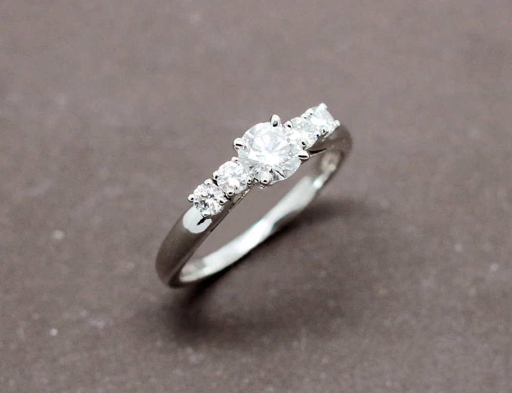 Solitaire Accompagné Or Blanc Diamants