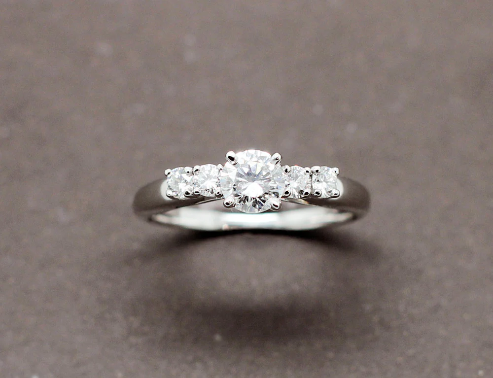 Solitaire Accompagné Or Blanc Diamants - Image 2