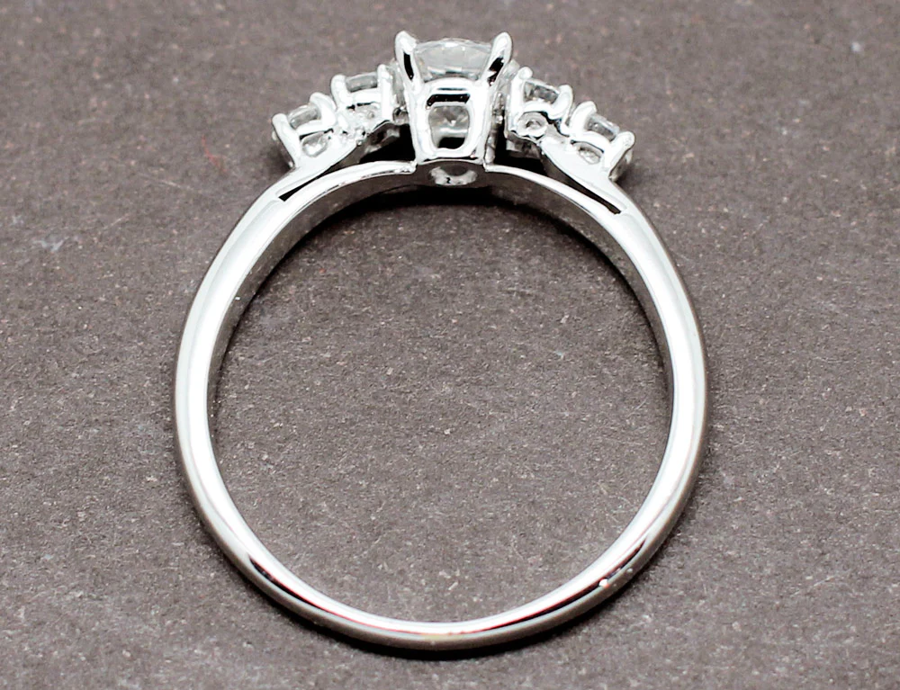 Solitaire Accompagné Or Blanc Diamants - Image 4