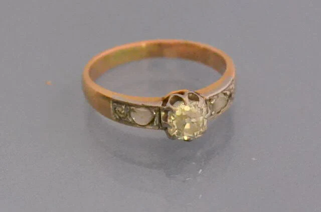 Solitaire ancien en diamants et or