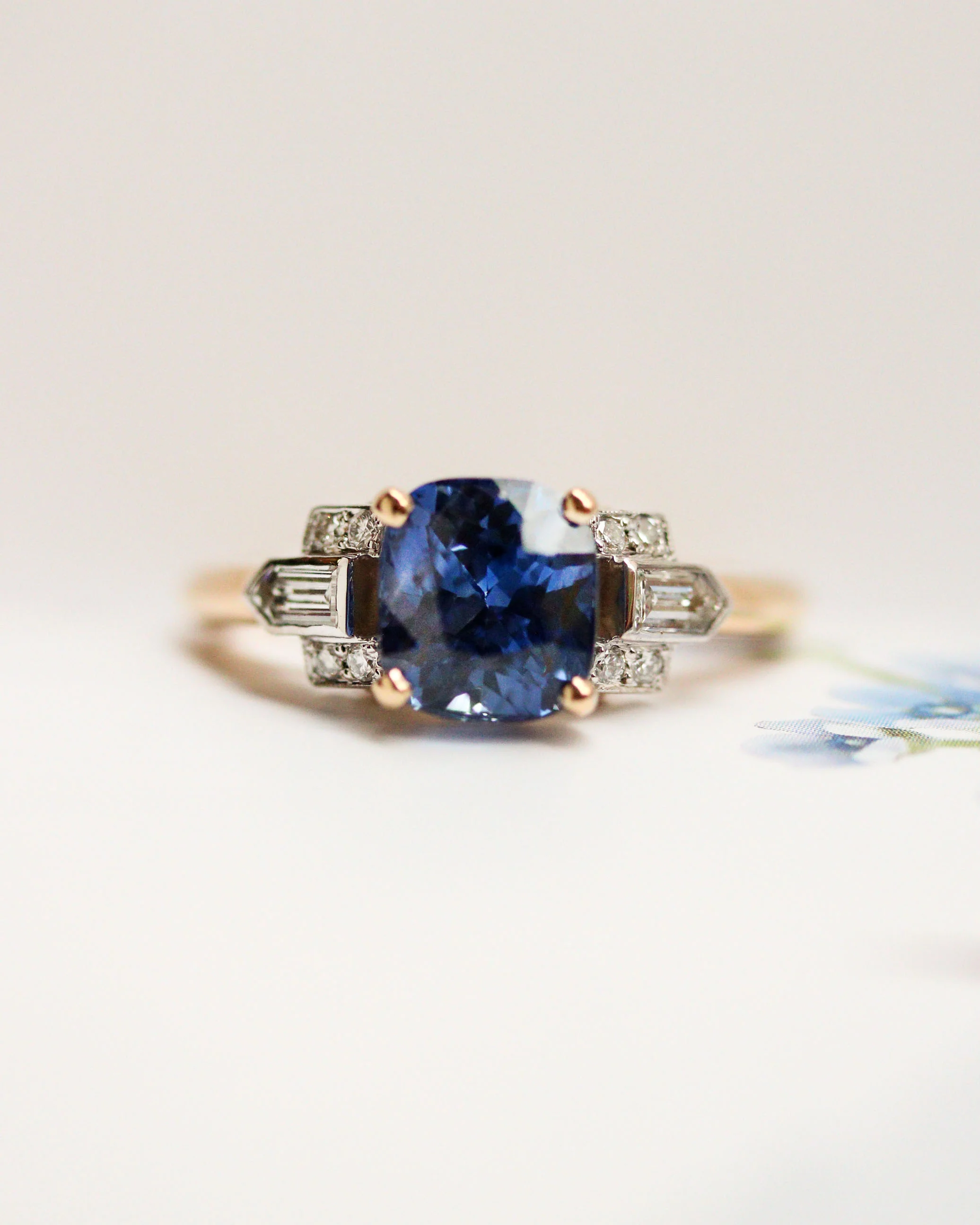 Solitaire Création Benoit Joaillier Saphir 2,44 Carats et Diamants Bullet - Image 6